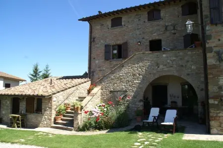 Location Maison à Montone 6 personnes