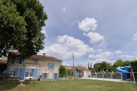 Location Maison à Lusignac 16 personnes