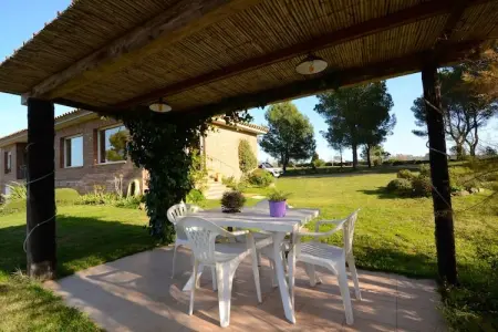 Location Villa à Garrigoles 8 personnes
