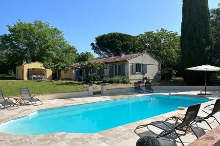 Location Maison à Villecroze 8 personnes