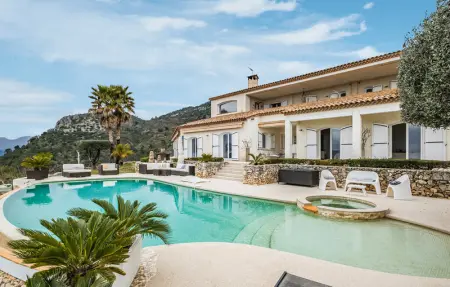 Location Maison à Aspremont 8 personnes