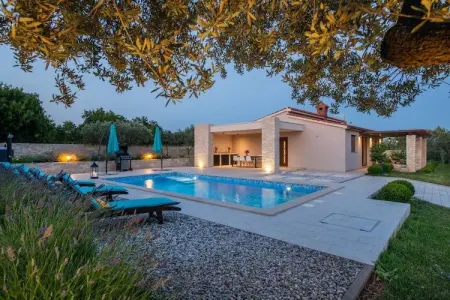 Location Villa à Mali Vareški 5 personnes