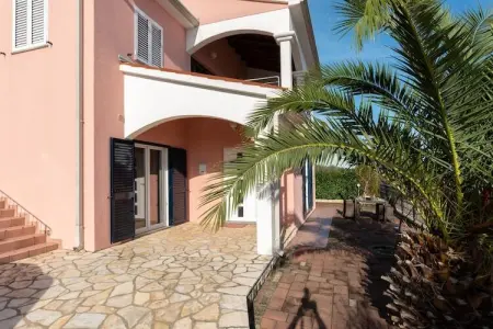 Location Maison à Ravni 9 personnes