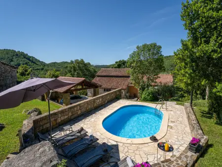 Location Maison à Hum 7 personnes