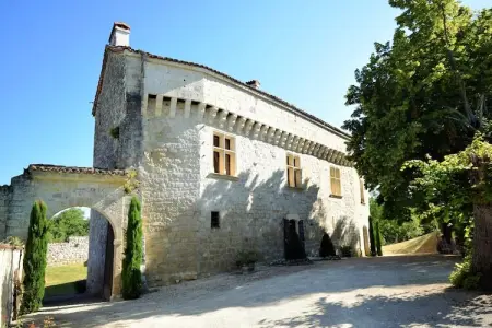 Location Château à Bon Encontre 26 personnes
