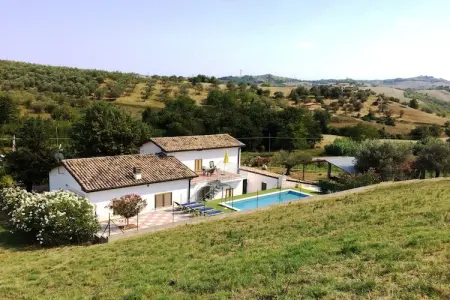 Location Maison à Picciano 7 personnes