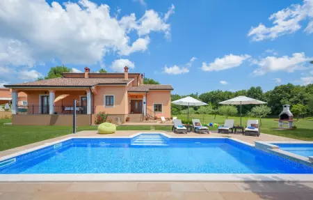 Location Maison à Tinjan 6 personnes