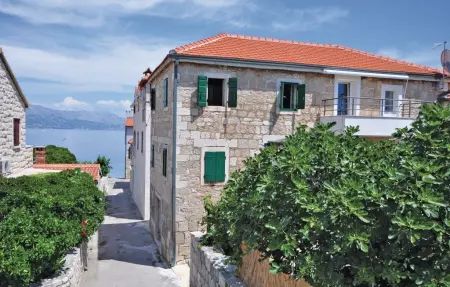 Location Maison à Postira 4 personnes