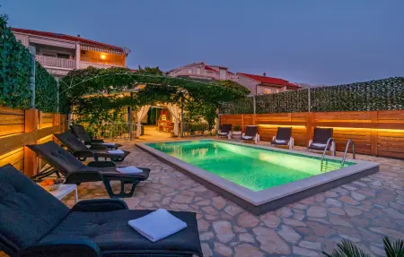 Location Maison à Zrnovnica 13 personnes