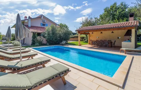 Location Maison à Pazin 10 personnes