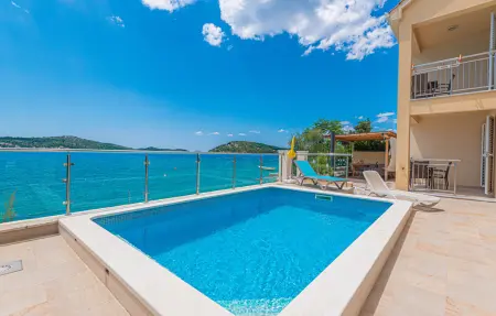 Location Maison à Zatoglav 12 personnes