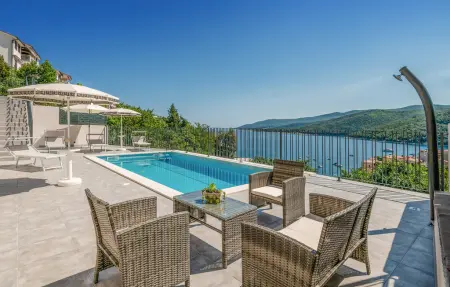 Location Maison à Rabac 8 personnes