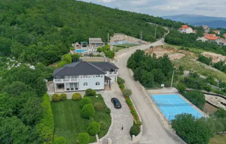 Location Maison à Gornje Podbablje 14 personnes