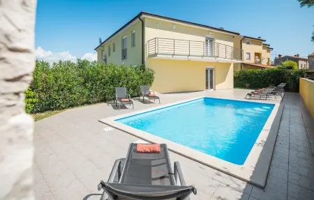 Location Maison à Perci 9 personnes