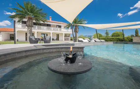 Location Maison à Sumber 15 personnes