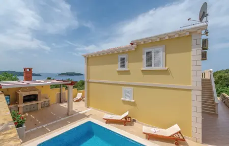 Location Maison à Blato 12 personnes