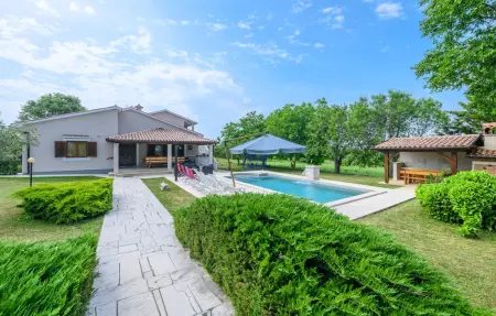 Location Maison à Barban 10 personnes