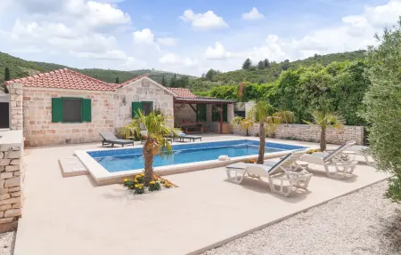 Location Maison à Postira 6 personnes