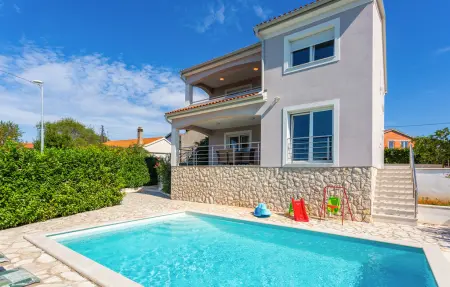 Location Maison à Linardici 10 personnes