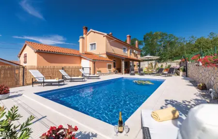 Location Maison à Sumber 8 personnes