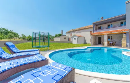 Location Maison à Bratulici 6 personnes