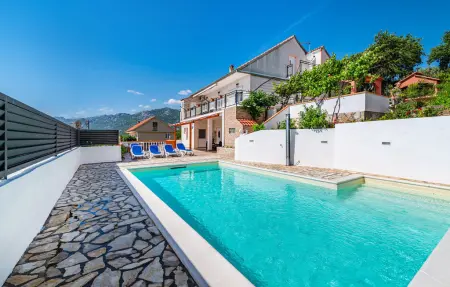 Location Maison à Rovanjska 12 personnes