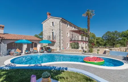 Location Maison à Nedescina 14 personnes