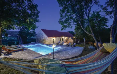 Location Maison à Hrvace 8 personnes