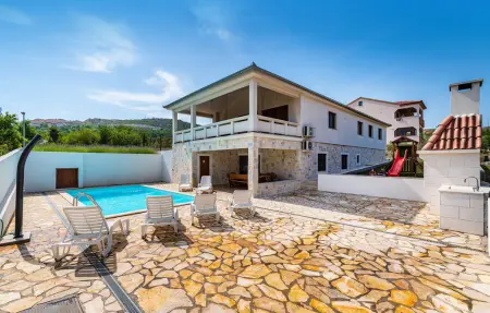 Location Maison à Rovanjska 10 personnes