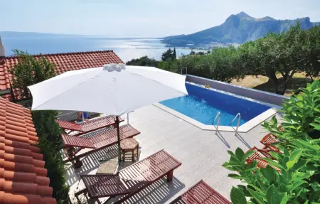 Location Maison à Omis 14 personnes