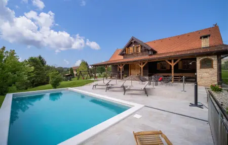 Location Maison à Gornji Trpuci 8 personnes