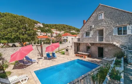 Location Maison à Pucisca 9 personnes