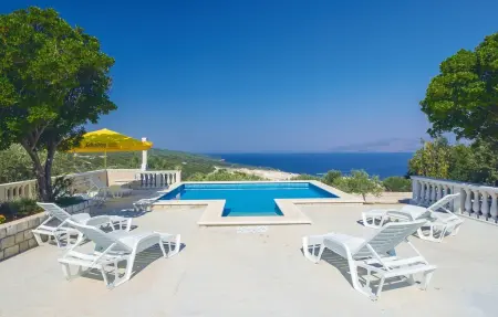 Location Maison à Pucisca 6 personnes