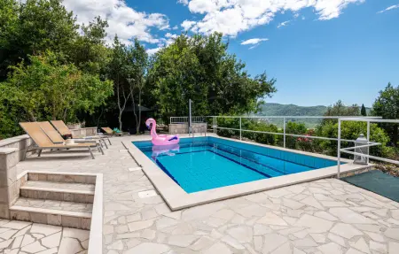 Location Maison à Lovorno 8 personnes