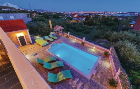 Location Maison à Kastel Sucurac 15 personnes