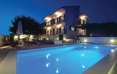 Location Maison à Okrug Gornji 9 personnes