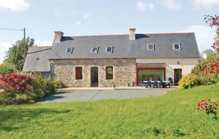 Location Maison à Tredarzec 9 personnes