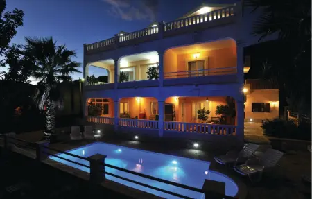 Location Maison à Kastel Stari 16 personnes