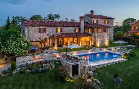 Location Maison à Tinjan 8 personnes