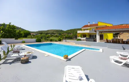 Location Maison à Primorski Dolac 10 personnes