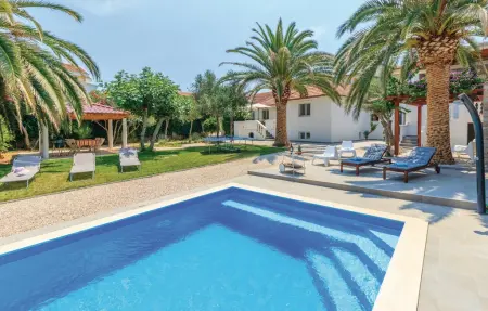 Location Maison à Zdrelac 12 personnes