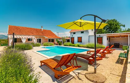 Location Maison à Pakovo Selo 8 personnes