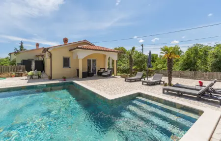 Location Maison à Vrecari 4 personnes