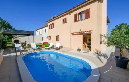 Location Maison à Dobrani 5 personnes