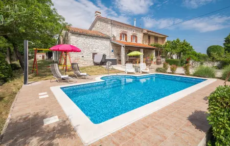 Location Maison à Erzisce 5 personnes