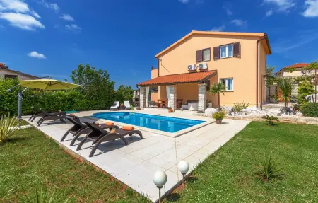 Location Maison à Barban 8 personnes