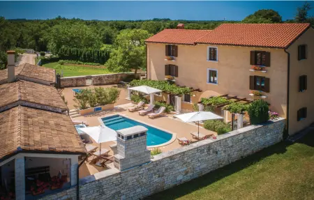 Location Maison à Tinjan 10 personnes