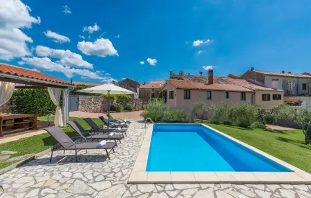 Location Maison à Barban 6 personnes