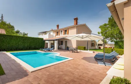 Location Maison à Sv.Kirin 8 personnes