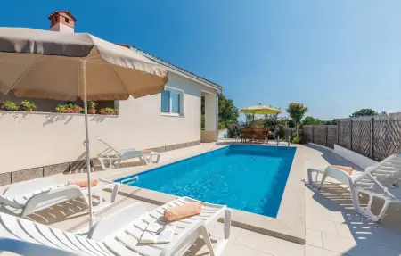 Location Maison à Barban 8 personnes